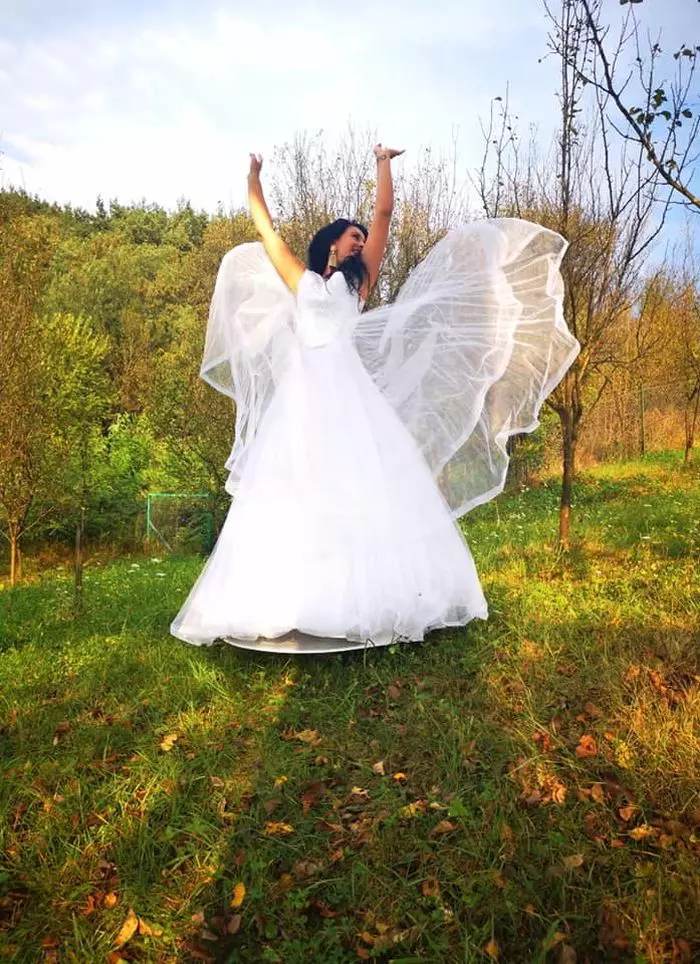 Mirela de la ”Insula iubirii” a îmbrăcat rochia de mireasă