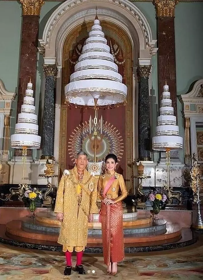 Sineenat Wongvajirapakdi și Maha Vajiralongkorni