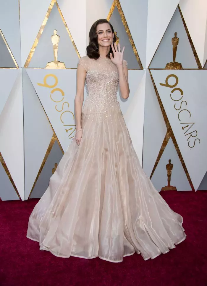 Allison Williams poartă o rochie Armani Prive Couture