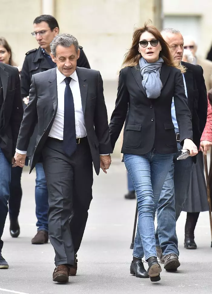 Nicolas Sarkozy și Carla Bruni, împreună la vot.