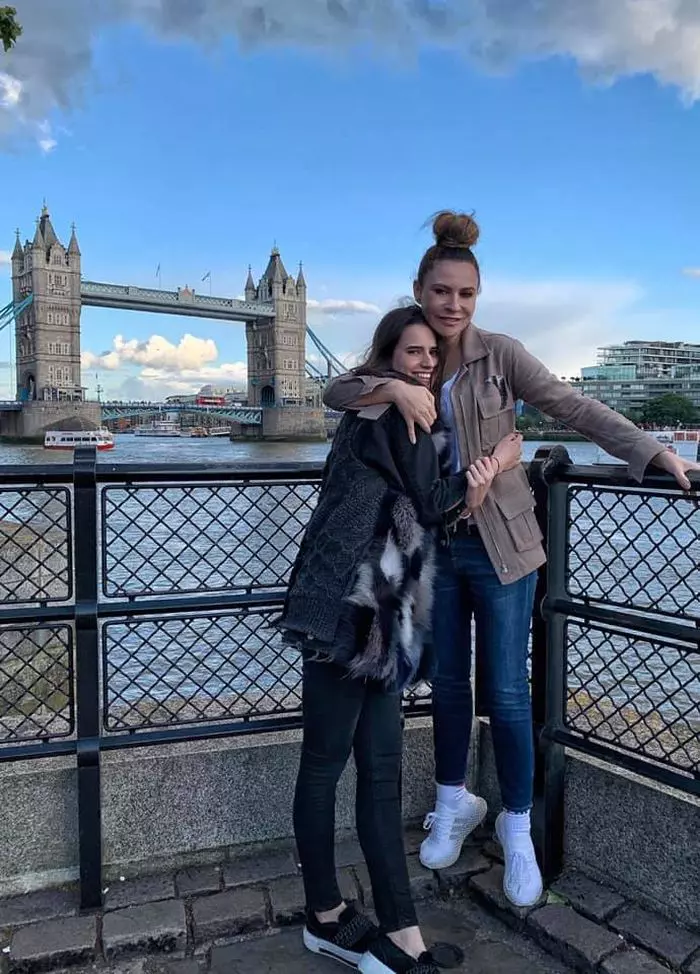 Adina Buzatu si fiica 6