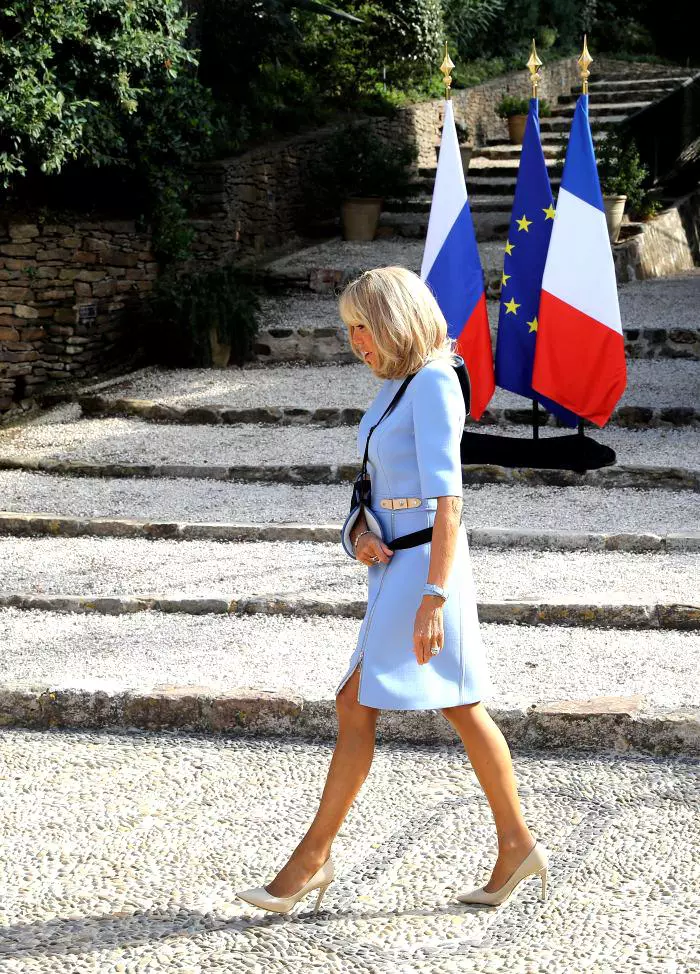 vladimir-putin-alaturi-de-brigitte-macron-si-emmanuel-macron-5