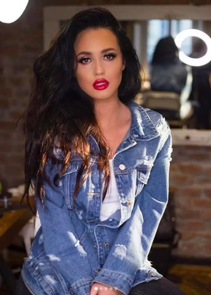 Ella Puterea Dragostei