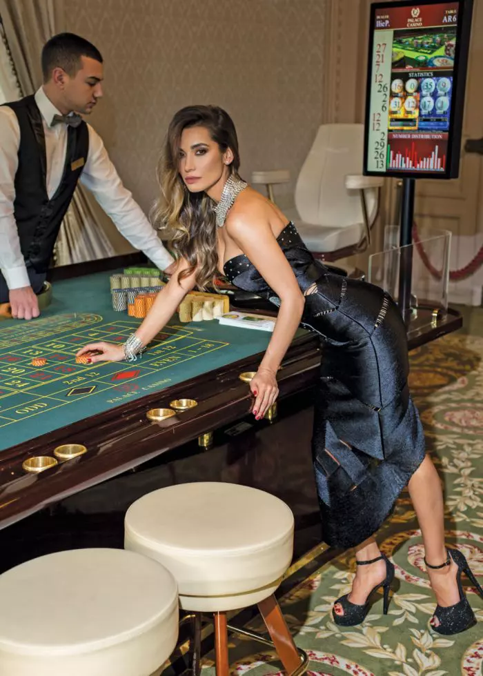 Lili Sandu, pictorial sexy înainte de sărbători