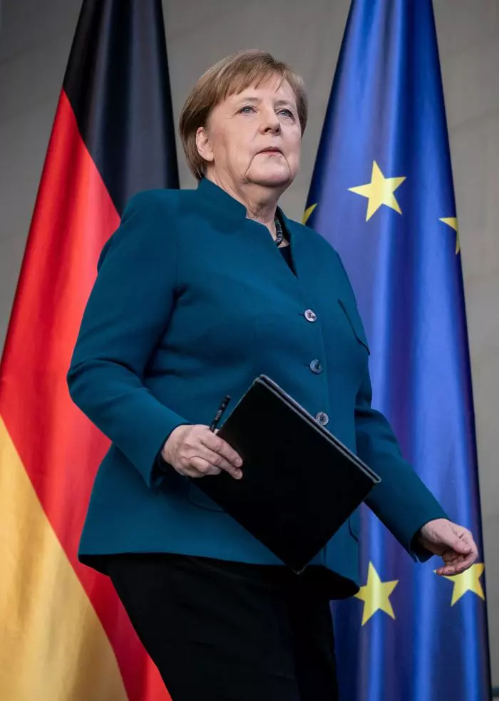 Angela Merkel suspectă de coronavirus