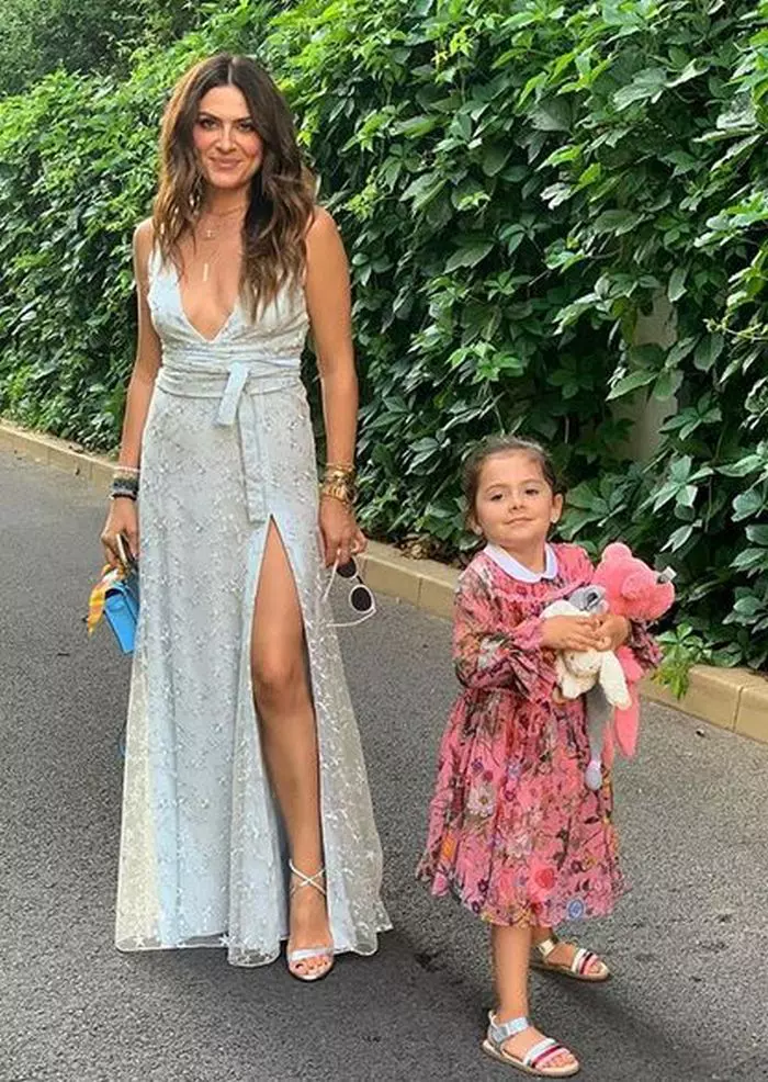 Alexandra Nechita și fiica ei