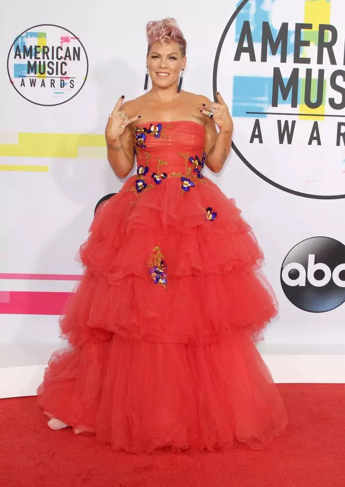 Pink - outfit Monique Lhuillier