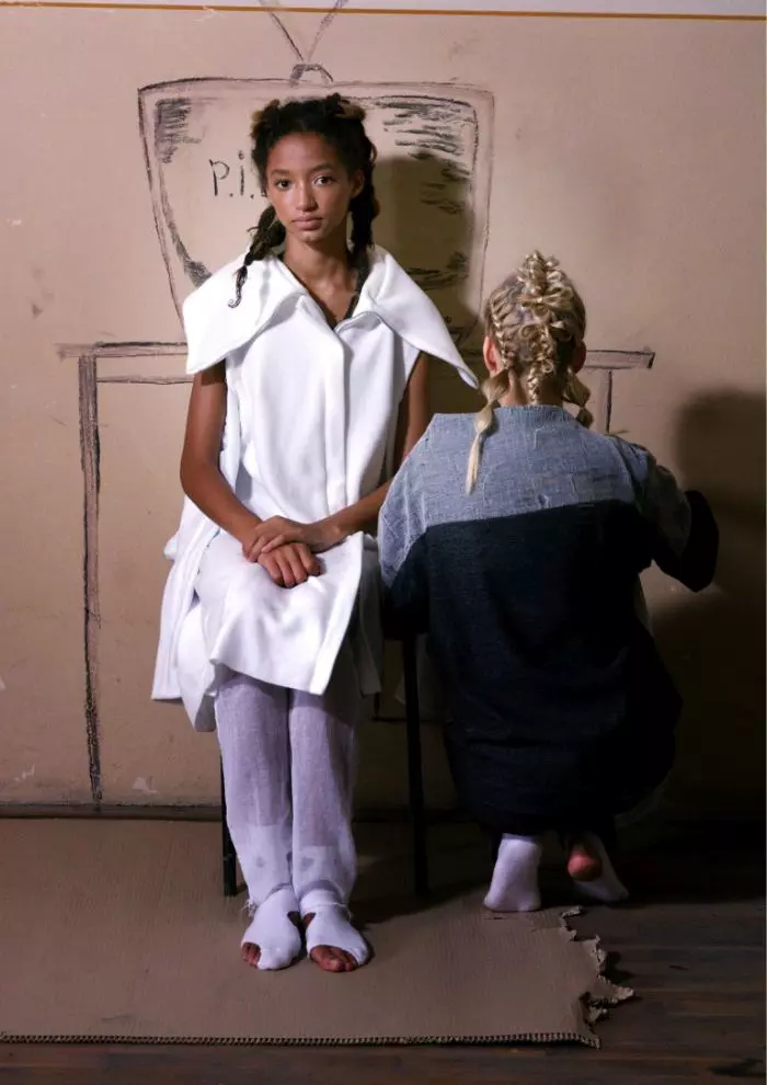 tinuta absolvent UNArte CRISTINA GHEORGHE