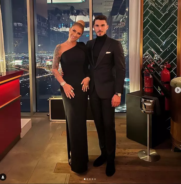 Cine-e-barbatul-alaturi-de-care-a-facut-Anamaria-Prodan-Revelionul-1