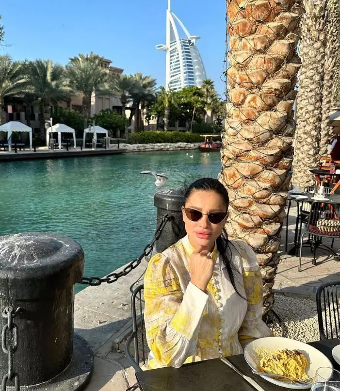 brigitte-pastrama-le-a-facut-fanilor-un-tur-al-vilei-din-dubai-zdupa-sase-luni-de-lacrimi-acum-intru-in_9