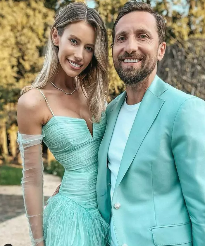 Gabriela Prisăcariu și Dani Oțil se căsătoresc religios în weekend. Prima imagine cu rochia de mireasă