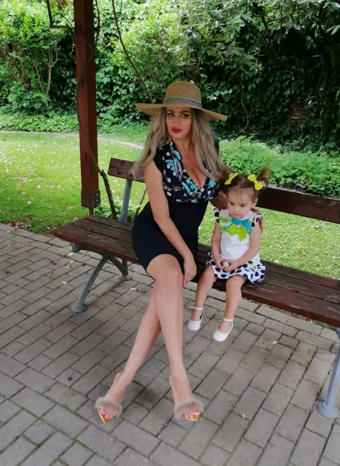 Sanziana si fiica ei cea mica