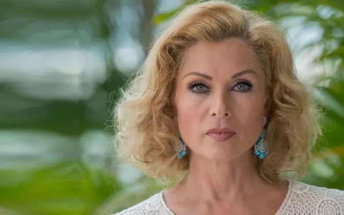 Leticia Calderon (Esmeralda)