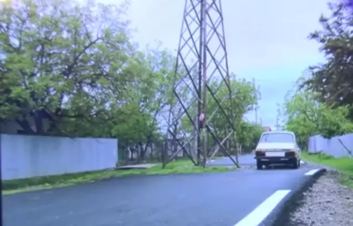 stâlp in mijlocul drumului