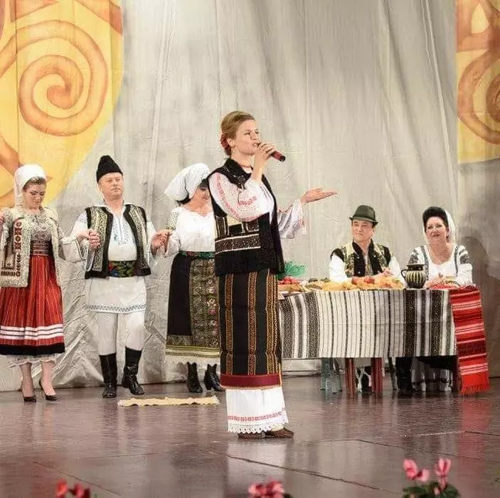 carmen-macovei-pe-scena
