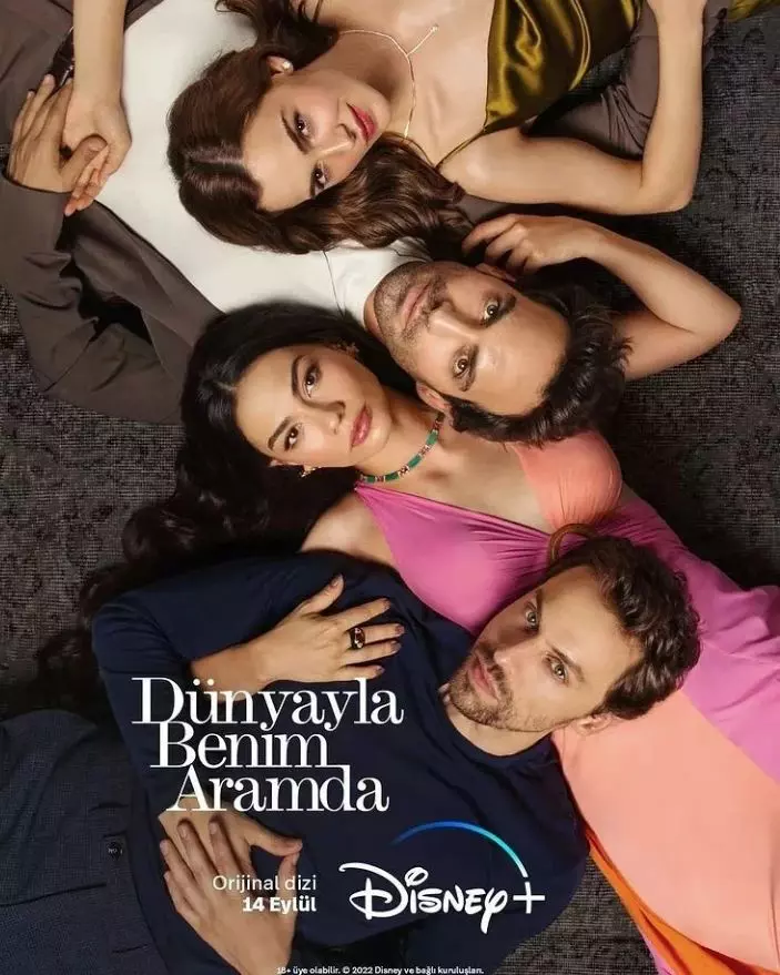 intre-lume-si-noi-noul-serial-al-lui-demet-ozdemir-este-disponibil-la-disney-plus-1