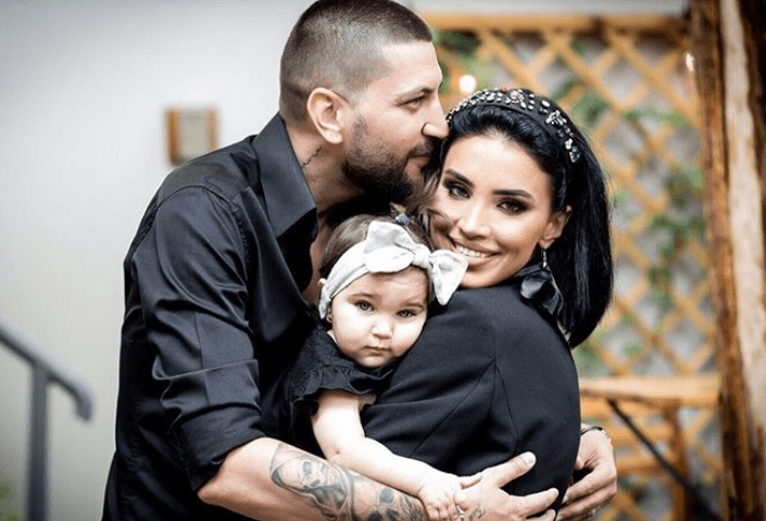 adelina-pestritu-cadou-impresionant-pentru-fetita-ei-la-un-an-a-primit-primul-ei-bolid-la-fel-ca-al-parintilor_6_size20