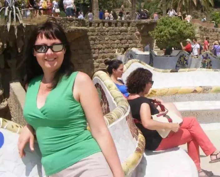 femeie-rechin-inmormantare-7