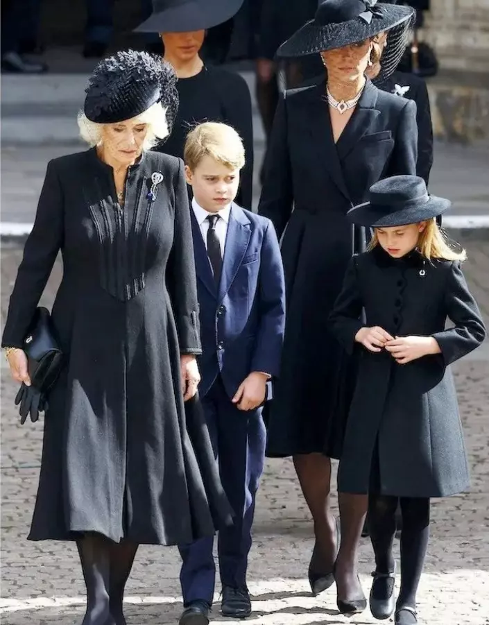 Prințul George și Prințesa Charlotte la înmormântarea Reginei Elisabeta a II-a (2)