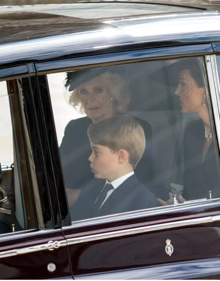 Prințul George și Prințesa Charlotte la înmormântarea Reginei Elisabeta a II-a (4)