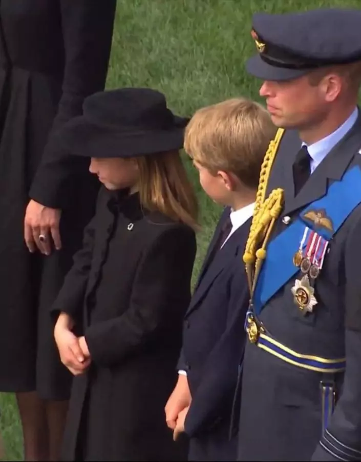 Prințul George și Prințesa Charlotte la înmormântarea Reginei Elisabeta a II-a (7)