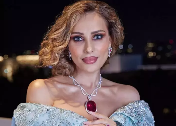Iulia Vantur (3)