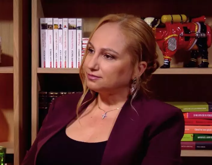 cristina demetrescu 8
