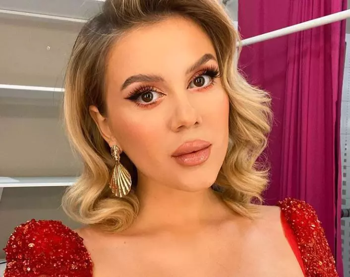 emily-burghelea-prima-sedinta-foto-in-studio-impreuna-cu-fetita-sa-fotografiile-de-familie-i-au-cucerit_11_size24