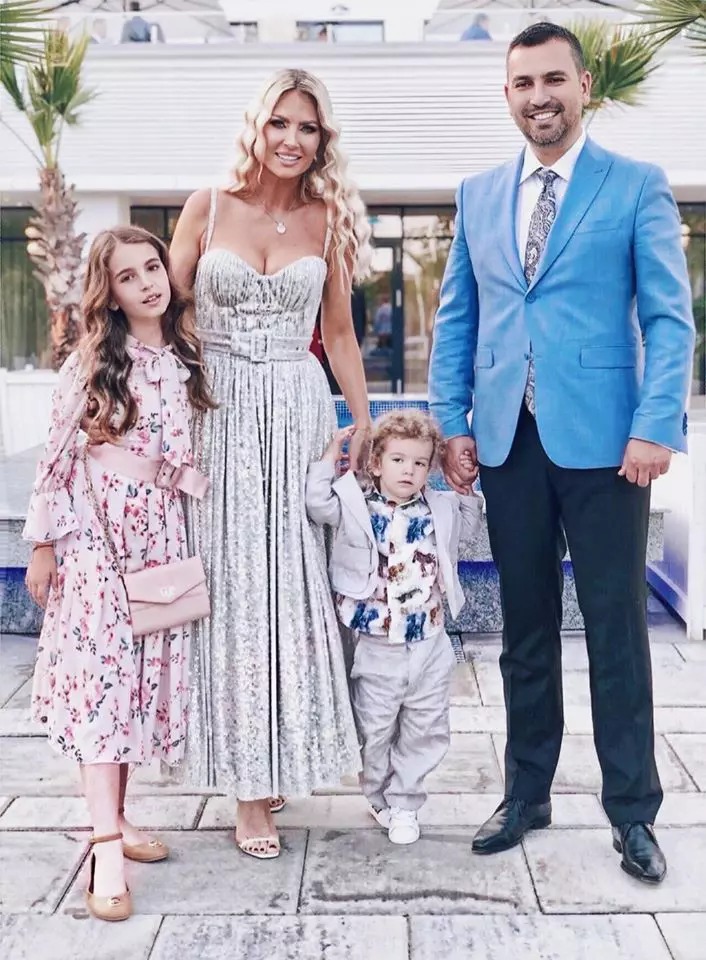 Andreea-Bănică-și-familia-1