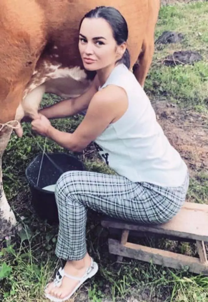 Carmen-de-la-Salciuaaa-707x1024