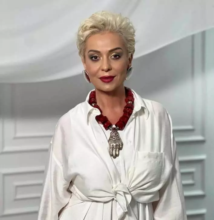 monica anghel 900