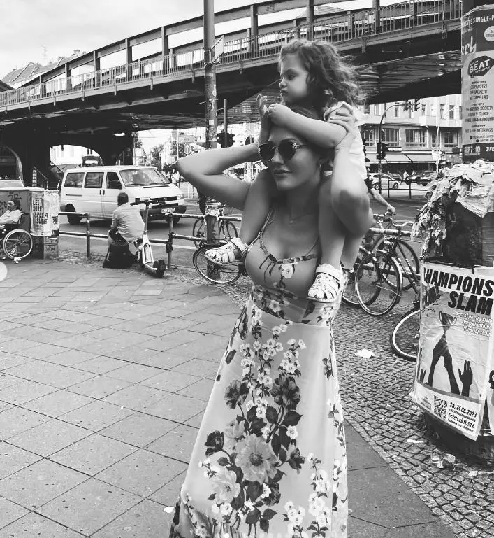 Meryem-si-Lily-fetita-cea-mica