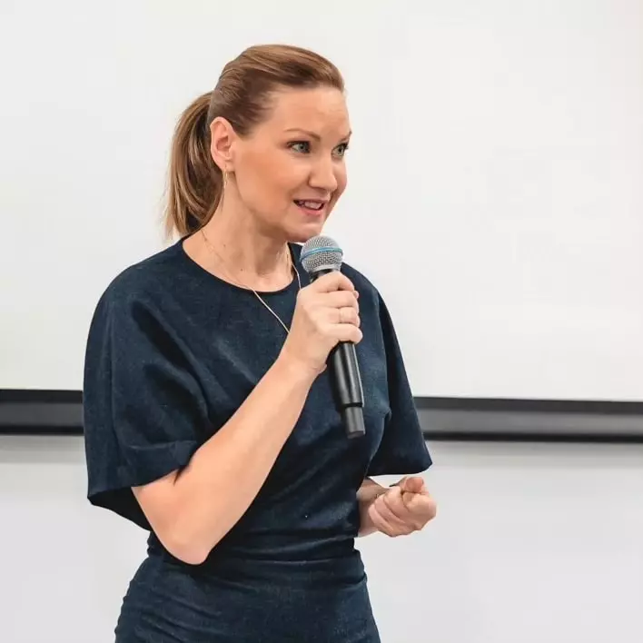 melania medeleanu curs