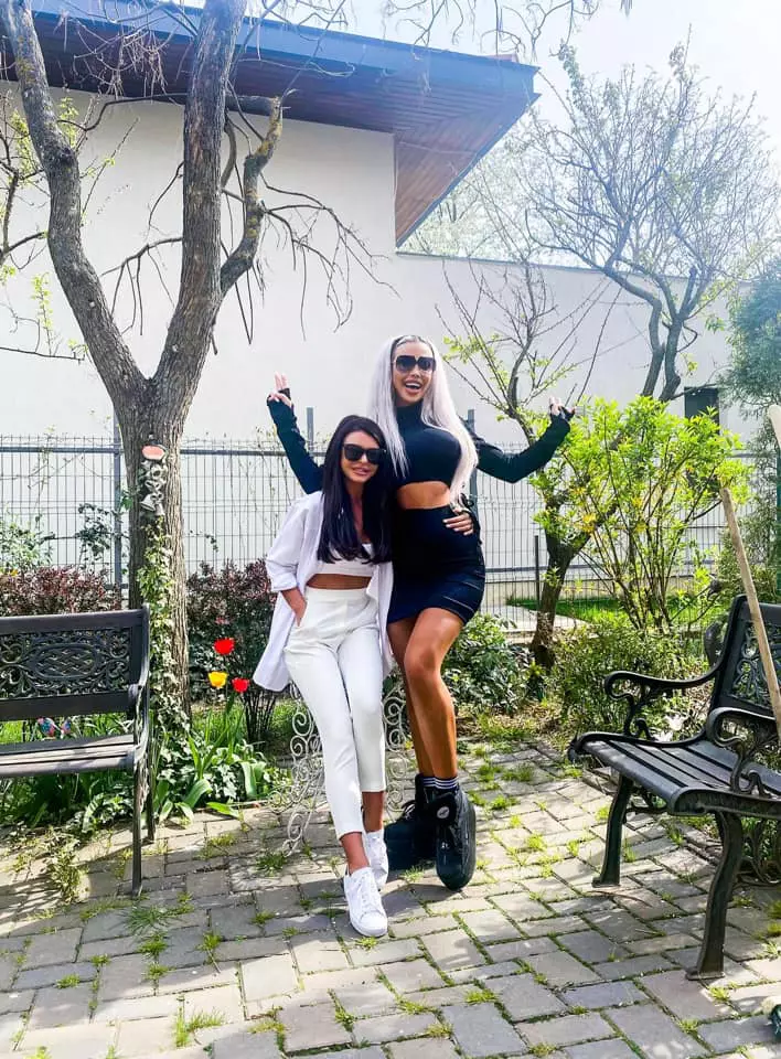 Anca-Mocanu-și-Loredana-Chivu