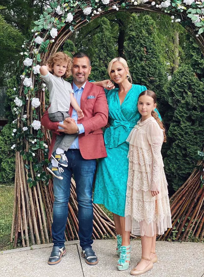 Andreea-Bănică-și-familia-3