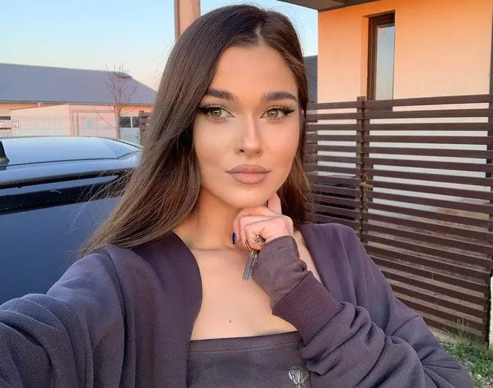 theo-rose-primul-mesaj-pe-instagram-dupa-ce-s-a-scris-ca-e-insarcinata_6_size24-2
