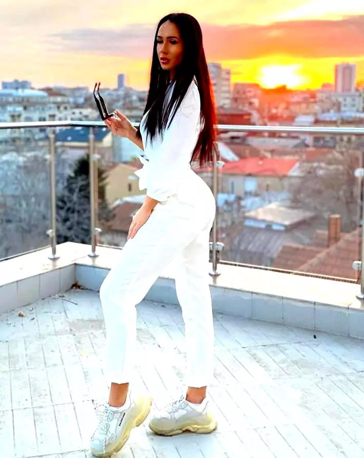 Ella-Puterea-Dragostei-1-2