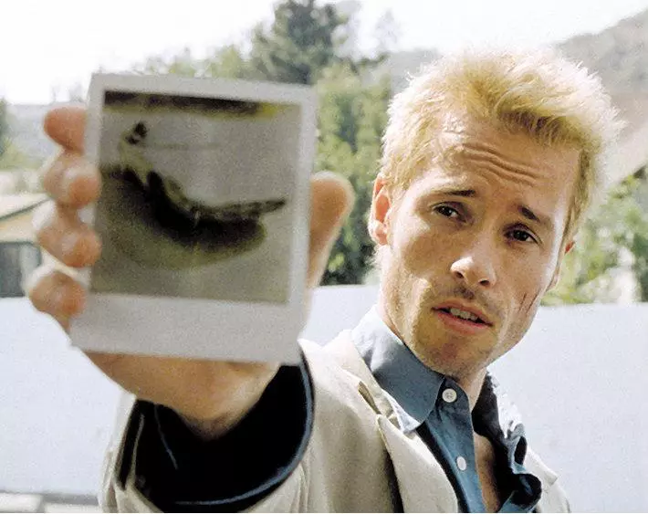 5. Memento (2000)