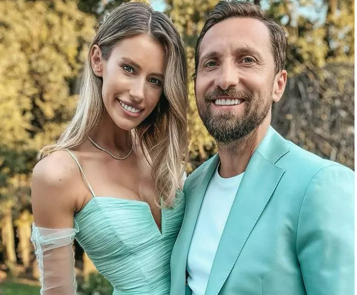 Gabriela Prisăcariu și Dani Oțil se căsătoresc religios în weekend. Prima imagine cu rochia de mireasă