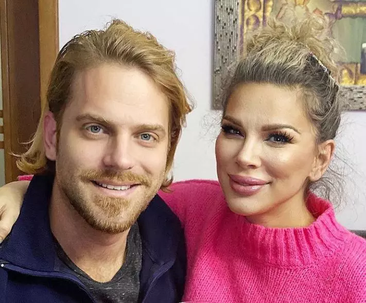 alina-si-ilan-laufer-au-iesit-cu-gemenii-la-plimbare-prima-imagine-cu-bebelusii_size24