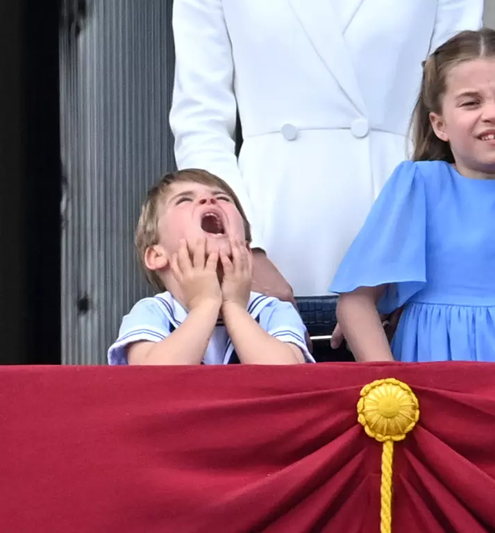 Kate Middleton n-a reușit să îl stăpânească pe Prințul Louis. Micuțul a furat din nou spectacolul la Jubileul de Platină