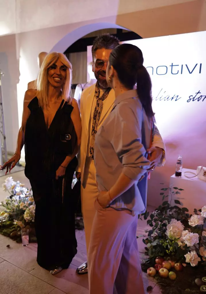 raluca-badulescu-si-maurice-munteanu-717x1024-2.jpg