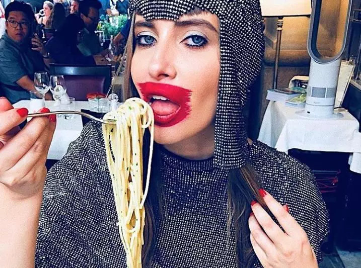 video-iulia-albu-a-socat-la-milano-fashion-week-imagini-in-premiera-la-maruta_size19