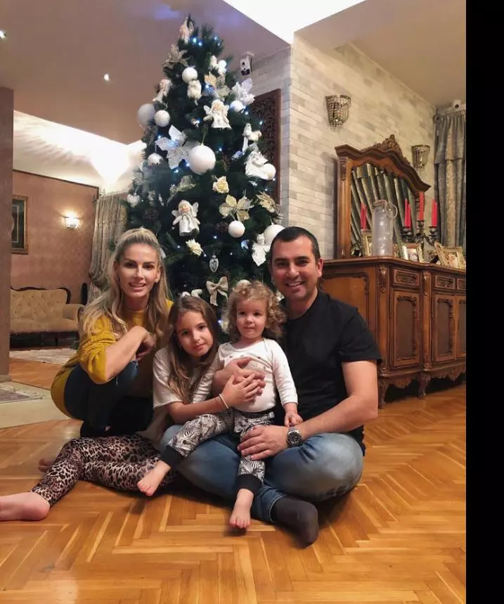 Andreea Banica brad de Craciun