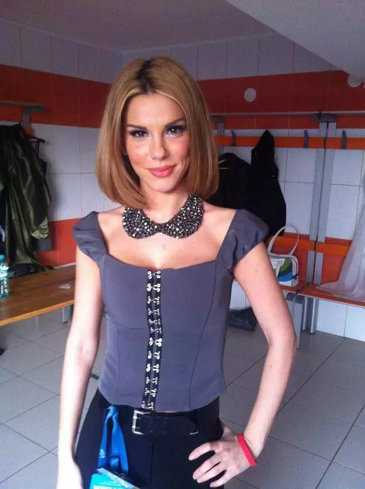 alina-laufer-inainte-de-interventiile-estetice-si-inainte-sa-se-vopseasca-blonda-4