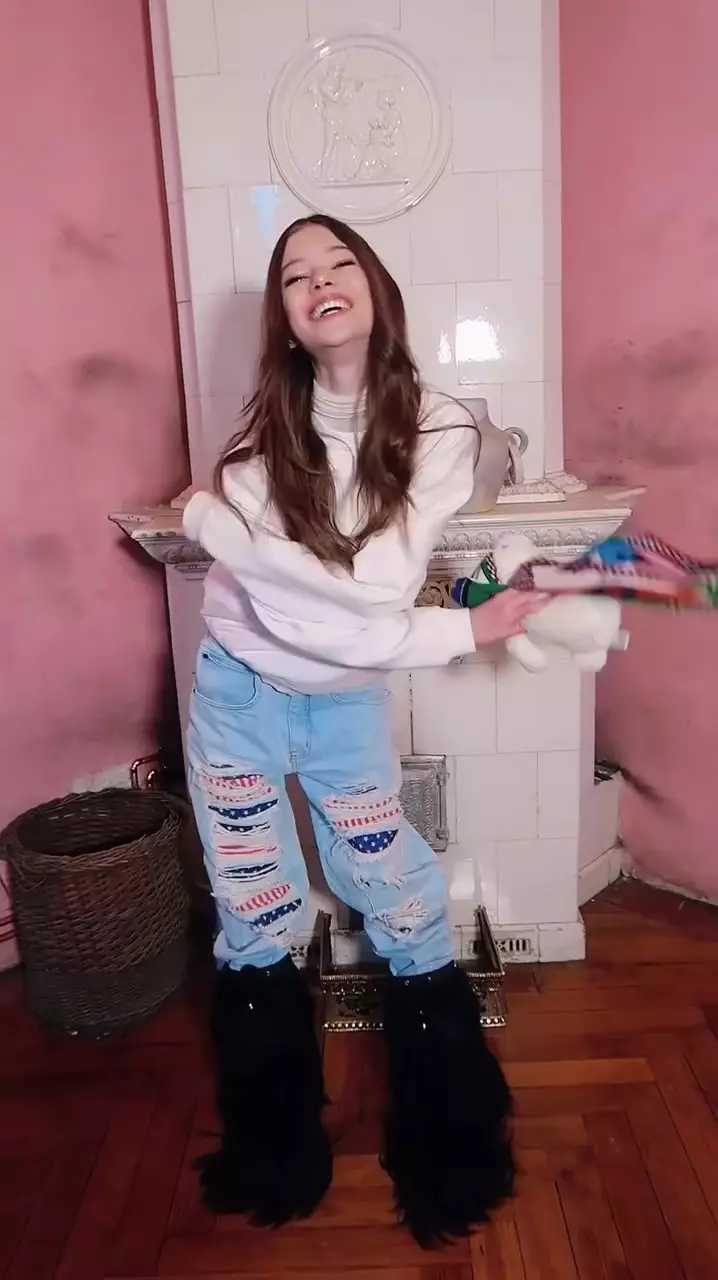 Mikaela Albu, fiica Iuliei Albu, în casa istorică pe care vedeta de televiziune a cumpărat-o la București (2)