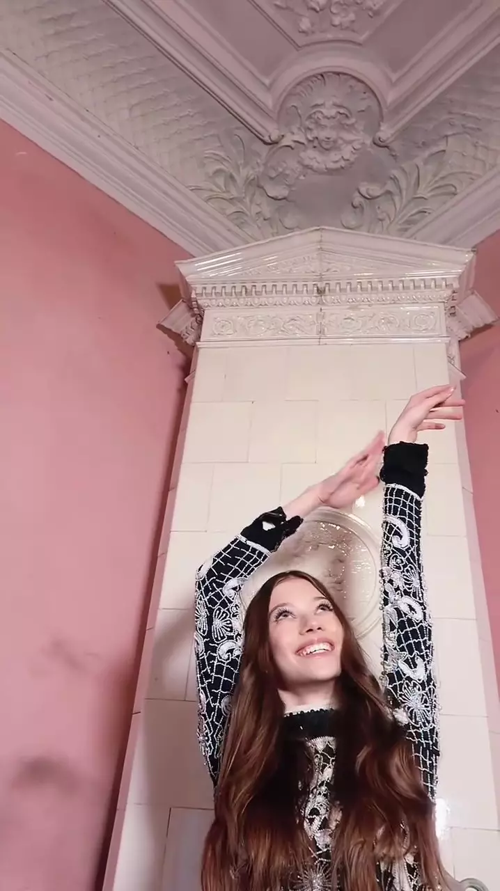 Mikaela Albu, fiica Iuliei Albu, în casa istorică pe care vedeta de televiziune a cumpărat-o la București (3)