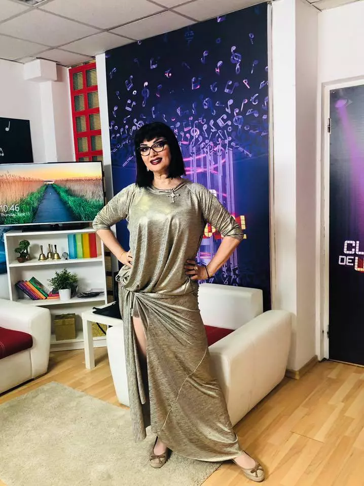 Ozana Barabancea, cu abdomenul la vedere (4)