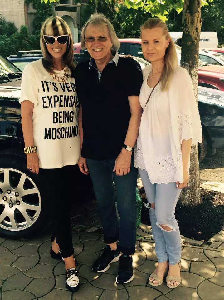 Mihai Constantinescu, alături de Mihaela, fosta soție și Simona, actuala soție