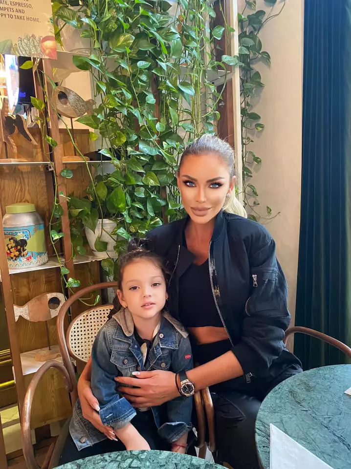 Bianca-Drăgușanu-și-Sofia-1